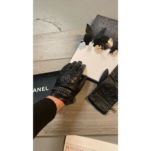 Vintage Chanel Women’s Authentic Leather Chain Gloves Black Size 7